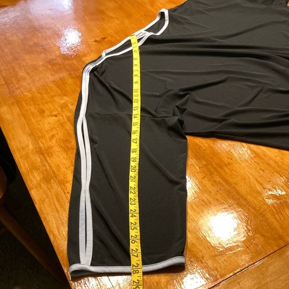 Anthony Richards Black with White Trim Top - Picture 7 of 9